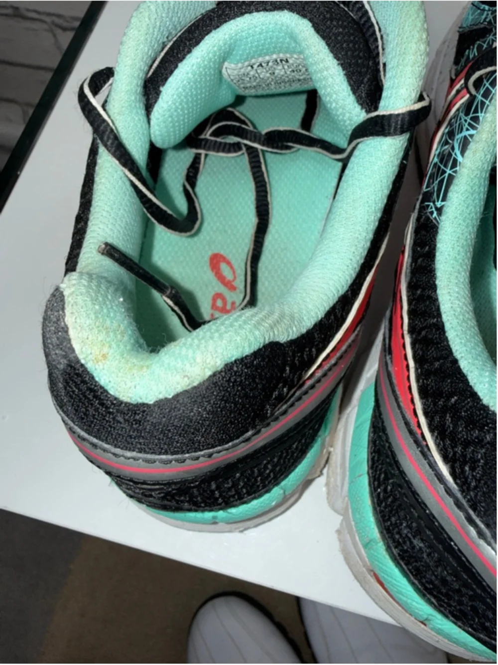 Women's ASICS GEL-EXCITE 2 Athletic Running Shoes Size 9 Black Teal Gym Shoes